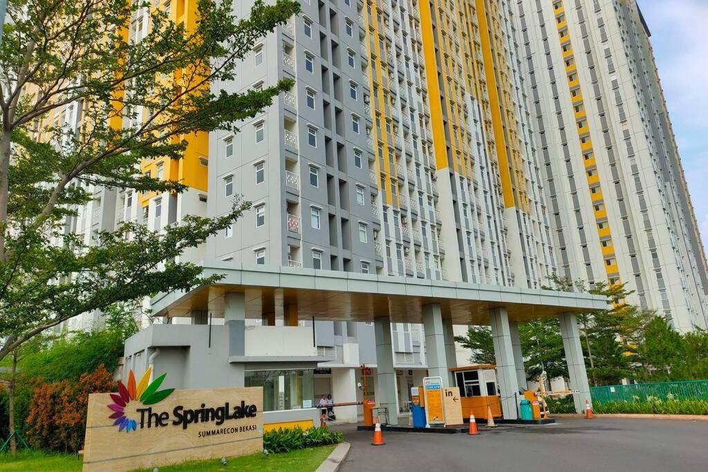 The Springlake And View Summarecon Mdn Furnish And Wifi * Bekasi